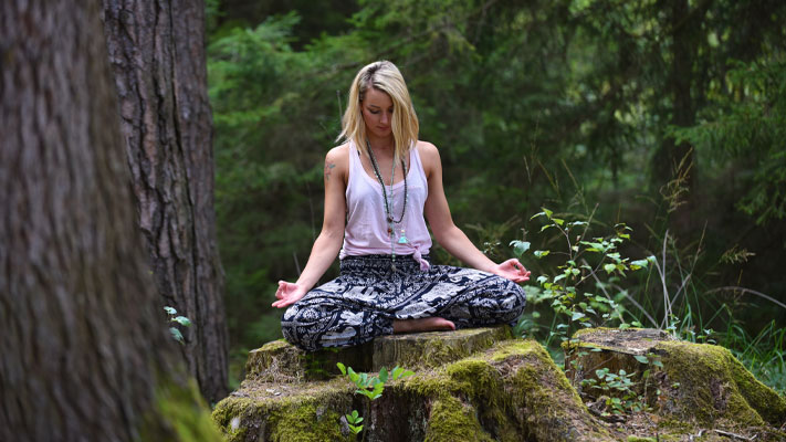 Yoga im Wald Nina Brustmann